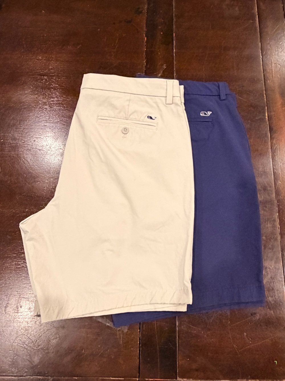 Vineyard Vines Men's 8” Performance Shorts in Navy & Stone
